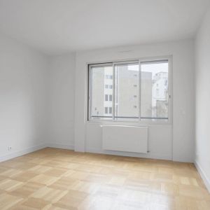 Rental Apartment Paris 16th - Photo 2