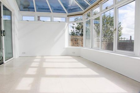 4 bedroom detached house to rent - Photo 3