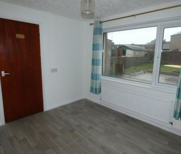 3 bedroom end of terrace house to rent - Photo 3