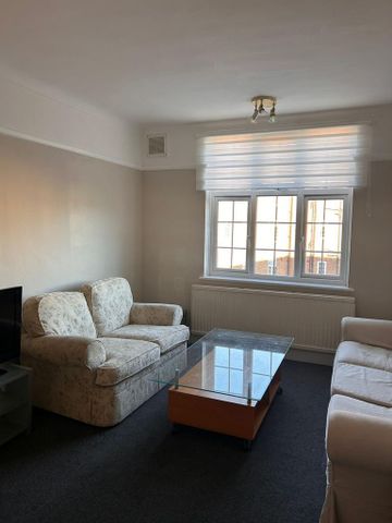 3 bedroom flat to rent - Photo 2