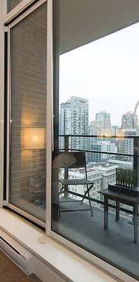 Furnished Penthouse Level 1 Bed + Den in Yaletown - Photo 1