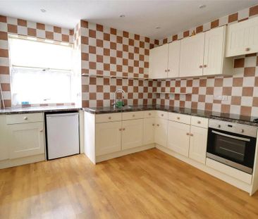 2 bedroom semi-detached house to rent - Photo 2