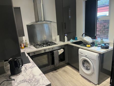 Room in a Shared House, Birstall Road, L6 - Photo 3