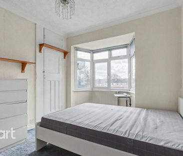 1 bedroom in a house share to rent - Photo 2