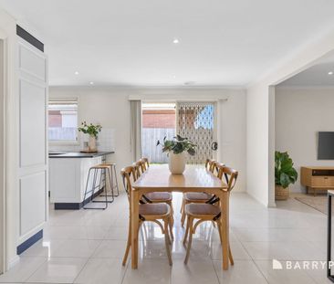 This beautifully maintained three-bedroom property, Perfectly posit... - Photo 6