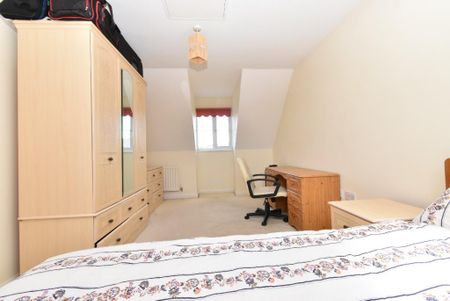 6 bedroom detached house to rent - Photo 5