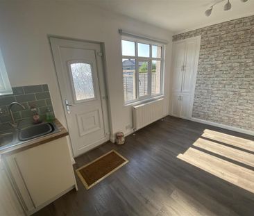 3 bedroom terraced house to rent - Photo 5