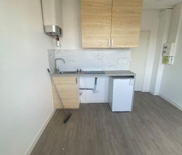 Location Appartement 1 pièce 14m² LYON 7ème - Photo 1