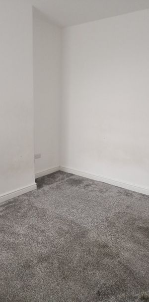 Room in a Shared House, Croft Street, M7 - Photo 1