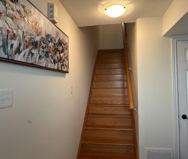 For Lease - 7 Hiscott Drive, Hamilton, Ontario - Photo 6