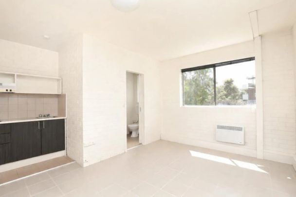 Easy-Care Studio Apartment Close to Chapel Street & Transport! - Photo 1