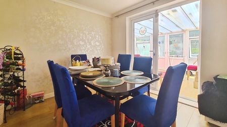 4 bedroom house to rent - Photo 2