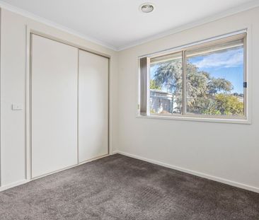 Comfortable Living in Prime Strathdale Location - Photo 6