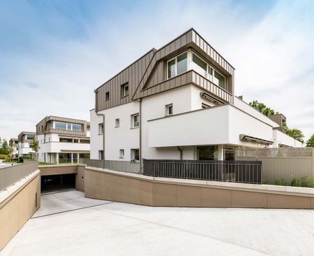 "Happiness at first sight!" - Photo 2