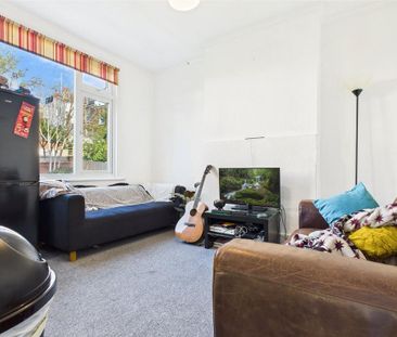 4 bedroom semi-detached house to rent - Photo 2