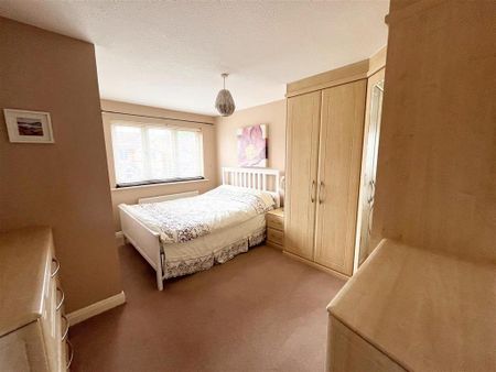 4 bedroom detached house to rent - Photo 4
