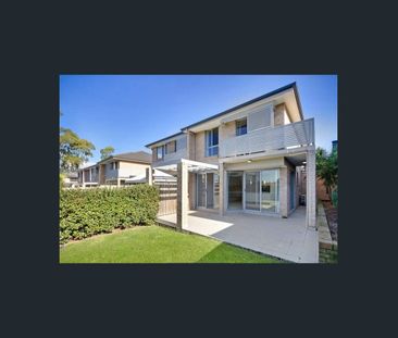 Stunning Townhouse In Great Location - Photo 5