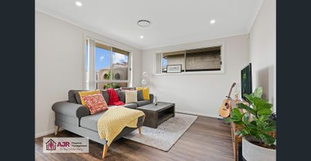 Solar Panels! Floorboards! Ducted Air Con! - Photo 4