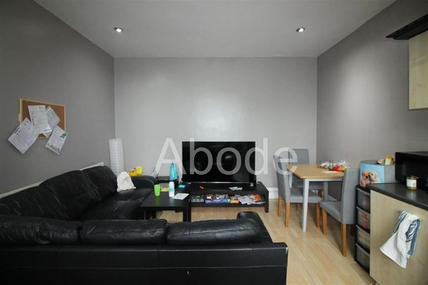 3 bedroom flat to rent - Photo 1