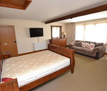 3 bedroom barn conversion to rent - Photo 2