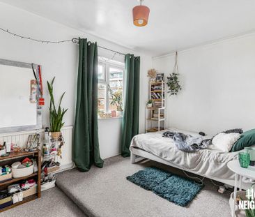 4 bedroom end of terrace house to rent - Photo 3