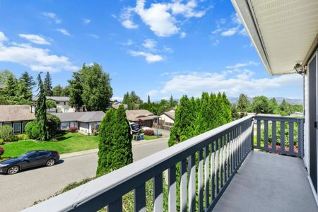 Renovated Upper Family Home - Photo 2