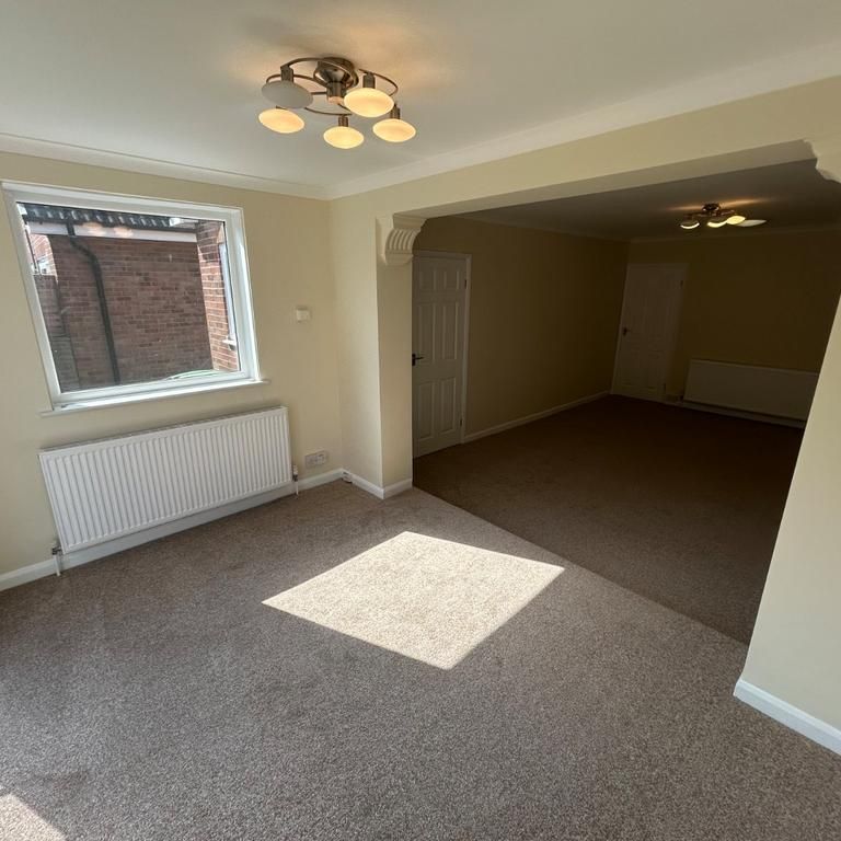 2 bedroom bungalow to rent - Photo 1