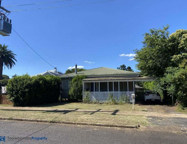 Spacious & Well-Located 3 Bedroom Home - 105B Hill Street, Newtown - Photo 1
