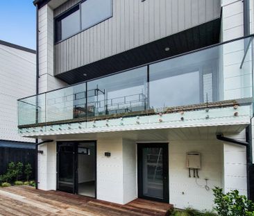 Howick - Executive Modern Townhouse - New Build - Photo 2