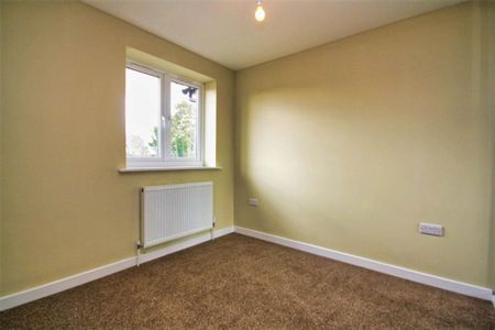2 bedroom semi-detached house to rent - Photo 4