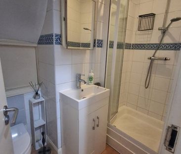 2 Bed Flat, Upper Tooting Road, SW17 - Photo 6