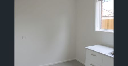 REFURBISHED 2 BEDROOM - BRAND NEW KITCHEN - Photo 3