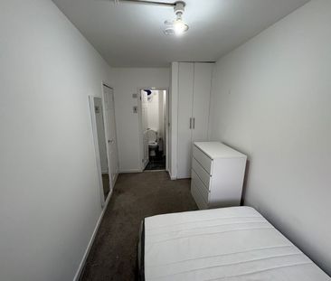 1 Bed Flat, Brook Road, M14 - Photo 5