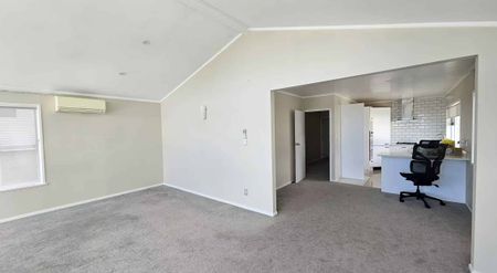 Sunny Spacious Family Home in a Great Location - Photo 2