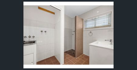 IMPRESSIVE RENOVATED & AIR-CONDITONED HISTORIC HOME IN SOUGHT AFTER LOCATION - Photo 3