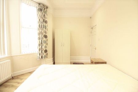 3 bedroom ground floor flat to rent - Photo 3