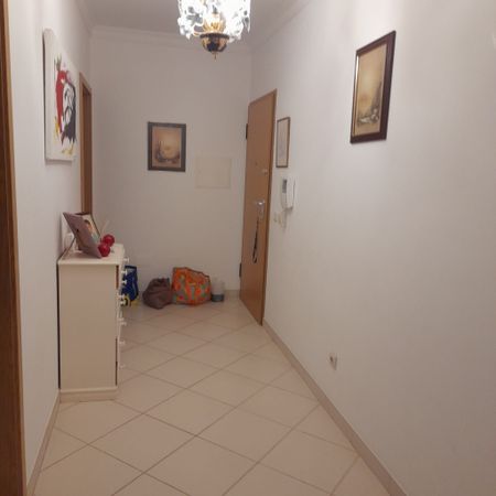 Apartamento T1 amplo, totalmente mobilado, com varandas e excelente luminosidade. Disponível para arrendamento sazonal. Ideal para quem procura conforto, funcionalidade e uma estadia tranquila. - Photo 5