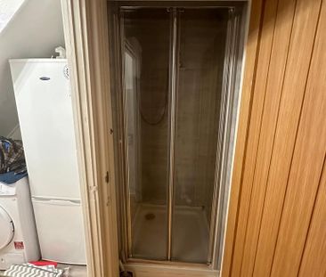 1 bedroom in a house share to rent - Photo 6
