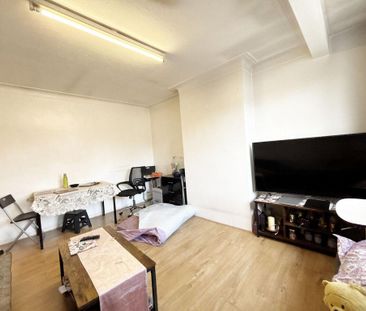 2 bedroom maisonette to rent - Photo 5
