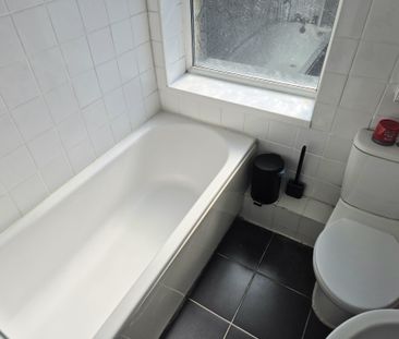 Empsall Row, Brighouse - Photo 5