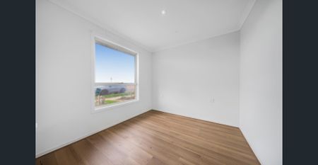 Beautiful 3-Bedroom Home, All with Private Ensuites - Photo 3