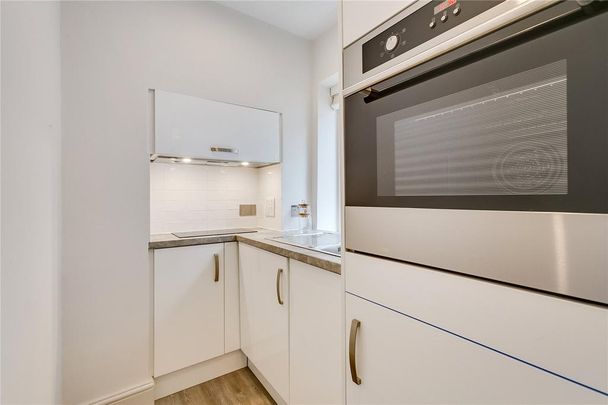 Studio to rent - Photo 1