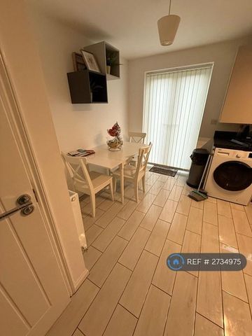 3 bedroom terraced house to rent - Photo 5