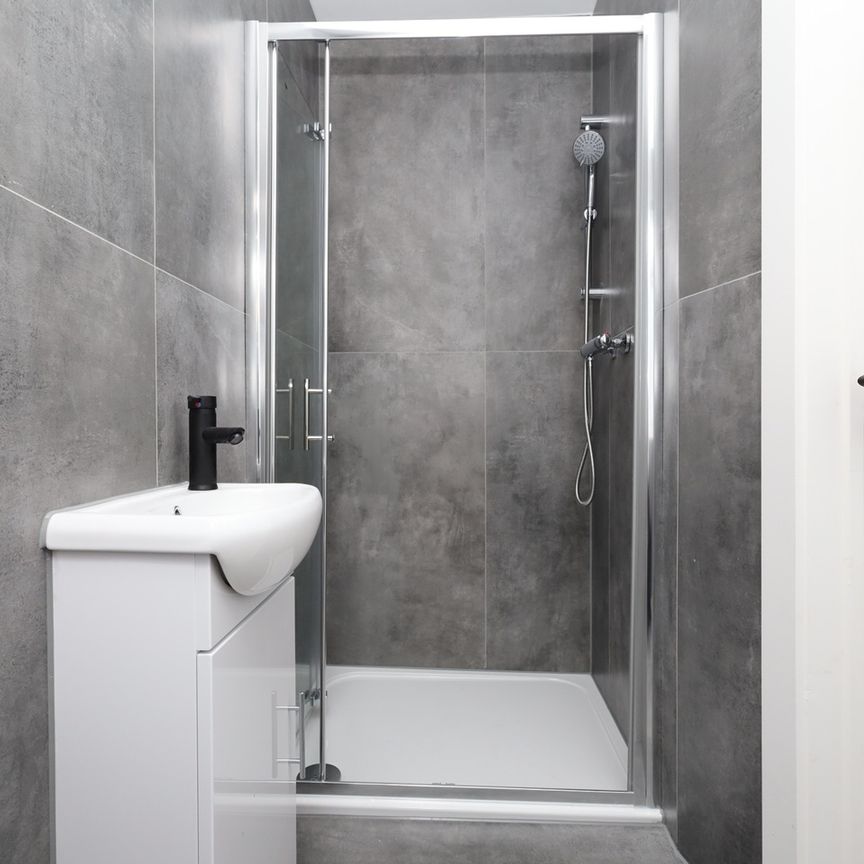 Studio Flat, Arngask Road, SE6 - Photo 2