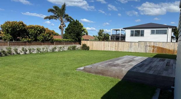 Charming Mount Maunganui 2BR Home! - Photo 1