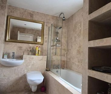 4 bedroom detached house to rent - Photo 2