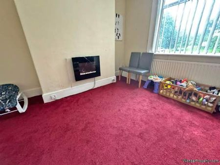 2 bedroom property to rent in Oldham - Photo 4