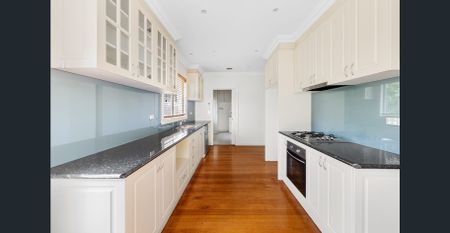 Spacious Home! - Photo 4