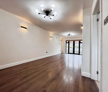 Howard Drive, CAERPHILLY - Photo 2