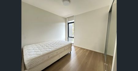 Furnished, Modern two bedroom apartment with parking - Photo 3